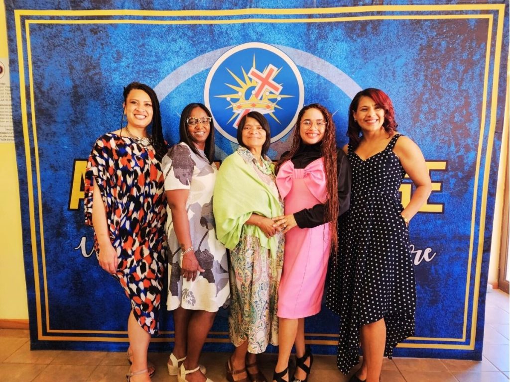 Elle Williams, Renee Downes-Schrikker, Elzette Hendricks Esau and Janine Liedeman with one of the members of the congregation at the AFM Church in Aloeridge. 